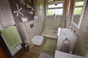 Ensuite- click for photo gallery